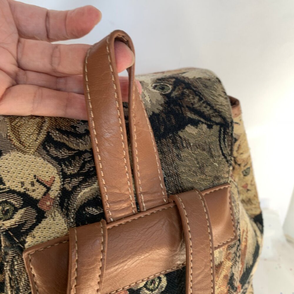Signare Cat Kitten All over Print Tapestry Backpack Tan Drawstring Buckle Snap - Picture 11 of 14